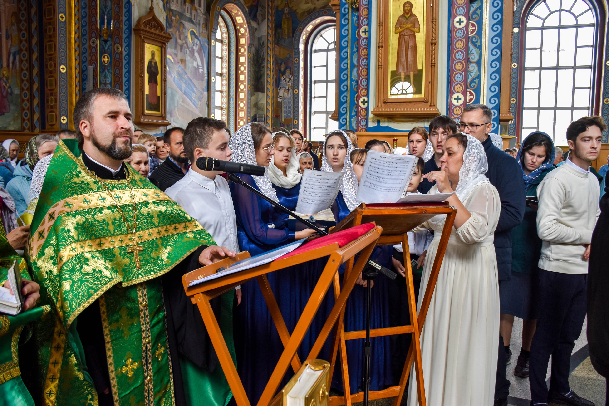 Утреннее богослужение в Благовещенском кафедральном соборе Воронежа